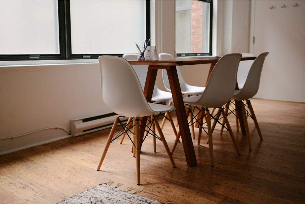 Simple Dining Table Set